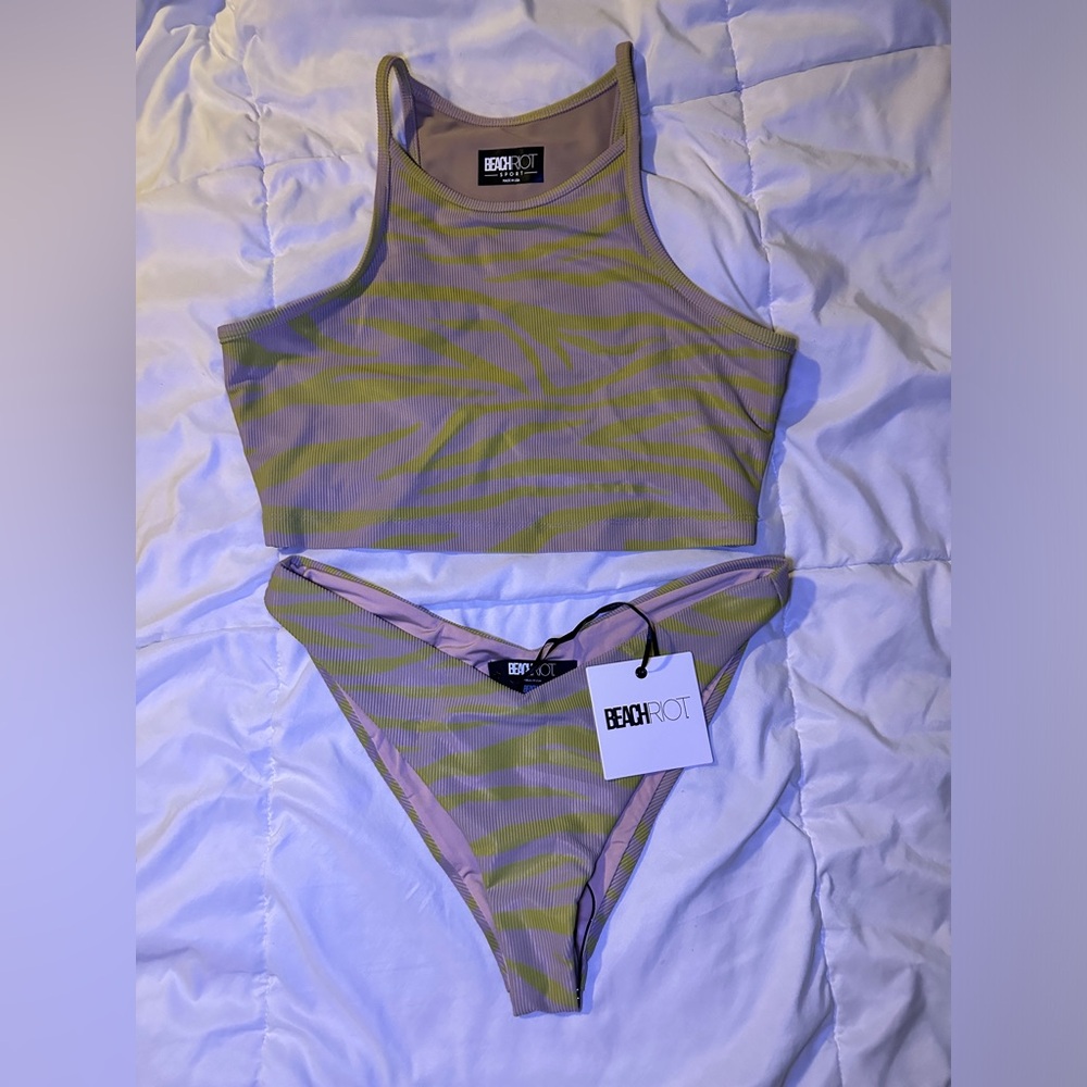 Beach Riot 2-piece size L